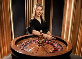 Antarmuka permainan slot Aviator, Sweet Bonanza, dan Gates of Olympus di platform panutan togel